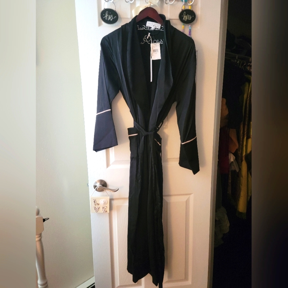 Beautiful silky rope NWT unisex